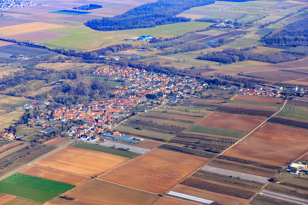 Luftbild: Dorfansicht im Winter aus Südwesten in Winden im Bundesland Rheinland-Pfalz in Deutschland. Foto: IMG_112664.jpg vom 16.02.2019 durch Werner Riehm/FLY-FOTO.de