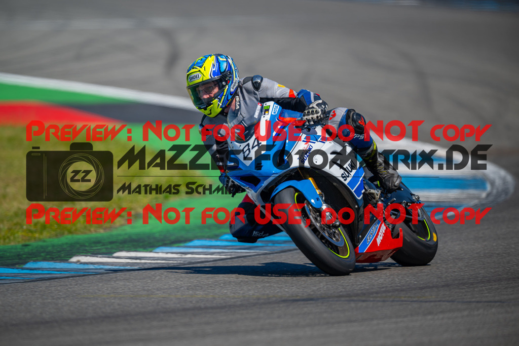 MaZZes-Fotomatrix-20260523-122976 | GRUEN