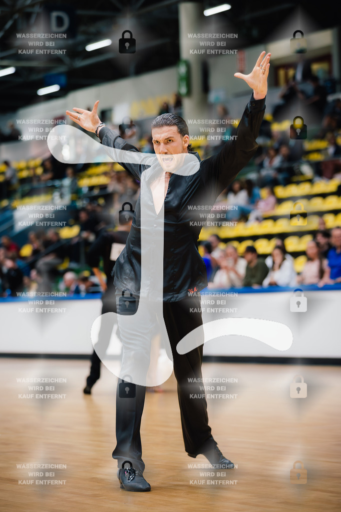 Hessen Tanzt WDSF International Open Latin 11th (43) Justin Lauer _ Rita Schumichin (TSC Saltatio Neustadt im TV 1860 Mußbach)-2025-05-18-5111 | Webshop for digital downloads and prints of dance sport, event & show photographer Julian Link - Realisiert mit Pictrs.com