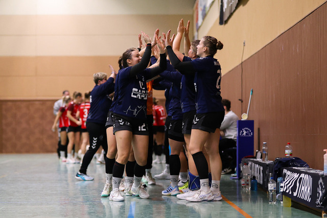Handball I Damen I Saison 2025-2026 I Verbandsliga Süd I HSG Kalkberg 06 - MTV Dänischenhagen I 14.12.2025.08 | v.l. Juliane Steffens (12, HSG Kalkberg 06), Jule Sophie Jaacks (28, HSG Kalkberg 06) - Realisiert mit Pictrs.com