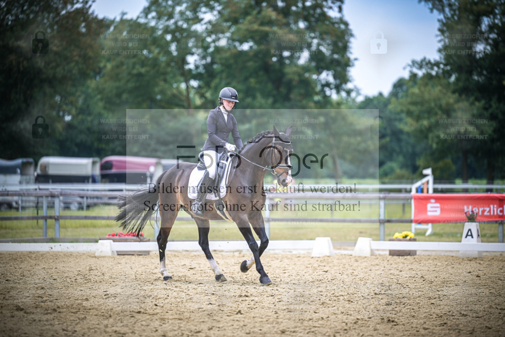 DOS_1905 | Entdecke hochwertige Reitturnierfotos von Foto Oger. Professionell, emotional und authentisch – jetzt Lieblingsmomente im Shop bestellen. - Realisiert mit Pictrs.com