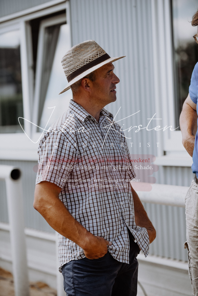 DSC_5928 | Pferde- und Turnierfotografie in Westsachsen. Pferdeportraits, Auftragszeichnungen und intuitive Kunst.