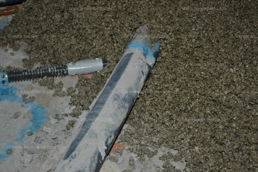 bib-lg19-fussbodenaufbau-0109 | Nach LV-Leistungsgruppen sortierte Detailfotos über den Bau eines Hauses. Alle Hausbau-Bilder direkt vom Urheber und Autor der Website Haus-Selber-Bauen.com