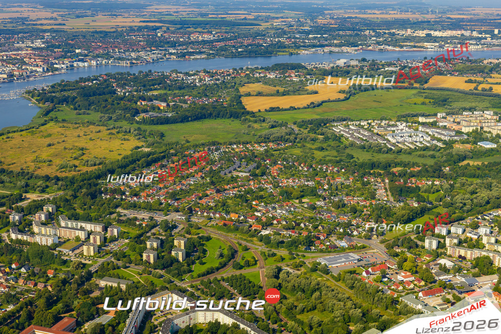 Dierkow-West Rostock Bild- Das Luftbild wurde 2025 vom UL-Flugzeug heraus erstellt ( keine Drohne bzw. Drohnenaufnahme ) - Hochauflösende Luftaufnahme -Nicht vergleichbar mit Google Maps oder Satelittenbilder- Die Geschenkidee !Mit Lizenz und Bildrechte bestellbar - CC