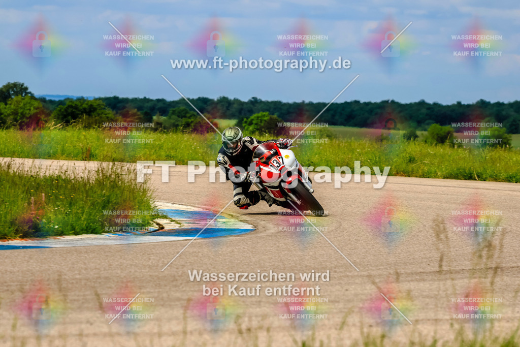 MotoTeam-1050 | Hier findet Ihr Bilder von Touristenfahrten auf der Nürburgring Nordschleife oder von anderen Veranstaltungen die ich besucht habe. Viel Spass beim Durch Schauen 