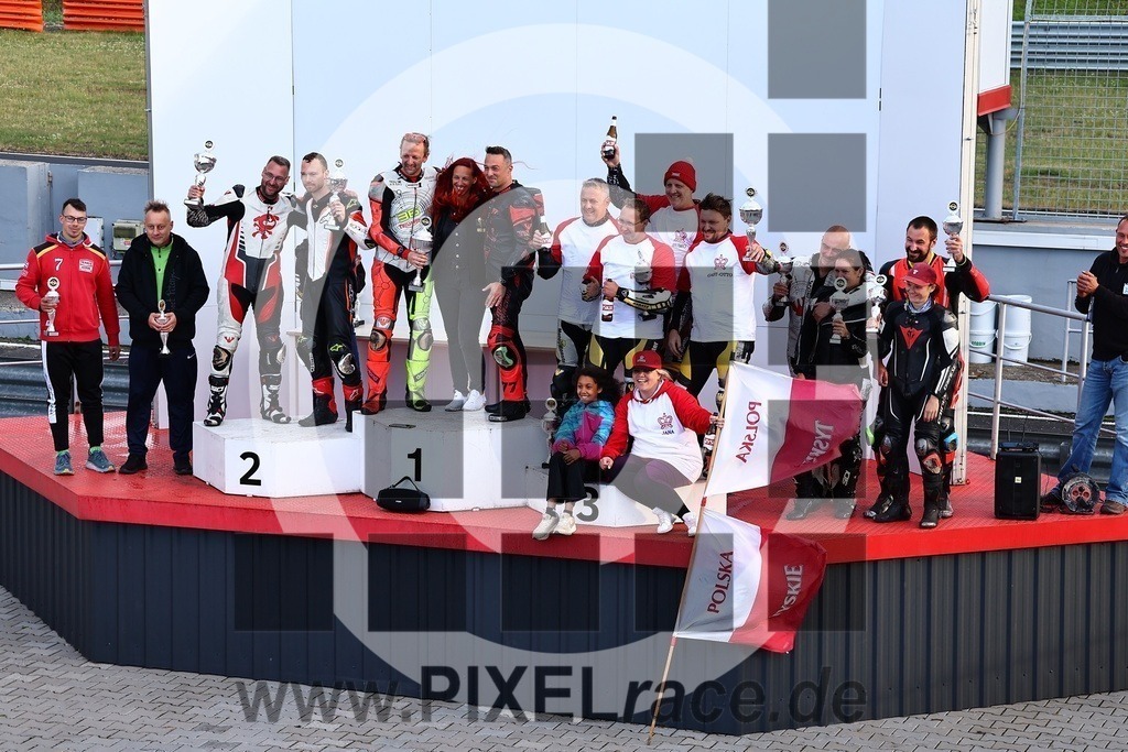 social-20250823_08019 | Schöne Erinnerungen an spannende Momente - das festzuhalten ist unser Job. PIXELrace.de ist seit 2003 auf den Rennstrecken Europas unterwegs um die Action draußen beim Fahren und die wunderbare Stimmung imm Fahrerlager für euch einzufangen.