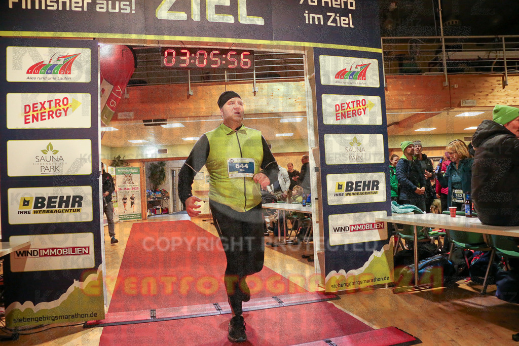 241208_1208_EX1_7375 | Sportfotografie im Rhein-Sieg Kreis, Köln, Bonn, NRW, Rheinland Pfalz, Hessen, etc. Unser Tätigkeitsfeld umfasst den Laufsport vom Volkslauf über den Marathon, Duathlon, Triathon bis zum Ultralauf wie Kölnpfad Ultra oder Schindertrail.
