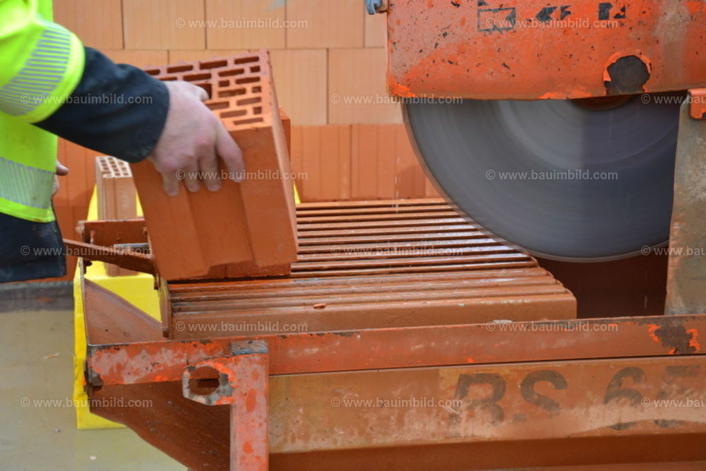 bib-lg07-mauerarbeiten-0030 | Nach LV-Leistungsgruppen sortierte Detailfotos über den Bau eines Hauses. Alle Hausbau-Bilder direkt vom Urheber und Autor der Website Haus-Selber-Bauen.com