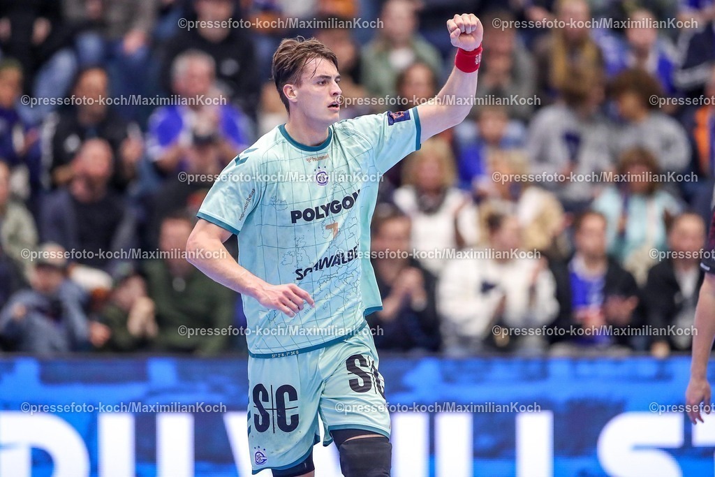 Gum25032501055 | 25.03.2025, Handball, European League - Play-Offs, VfL Gummersbach - MT Melsungen, Schwalbe-Arena: Julian Köster (GUM #7) Torjubel jubelnd gestik 