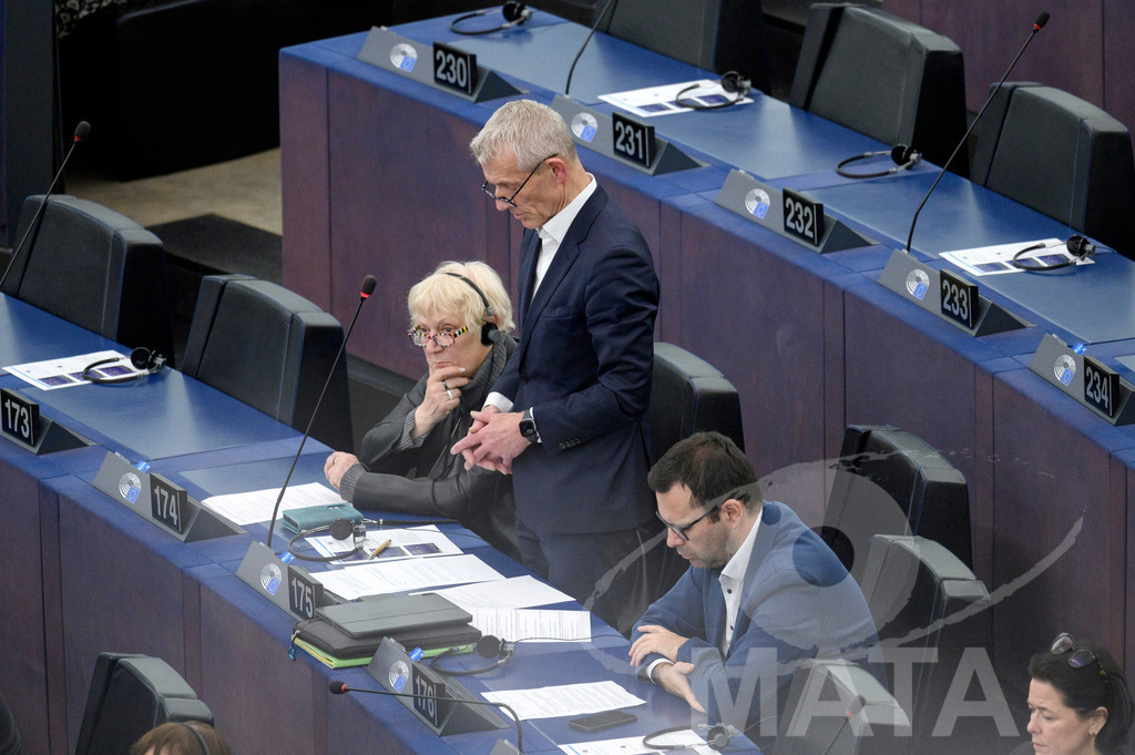 _DWI0275 | Helmut Scholz,  MdEP (2019-2024) Die Linke, DE bei der letzte Plenarsitzung. Das Europäische Parlament in Straßburg, 22.04.2024 - Realisiert mit Pictrs.com