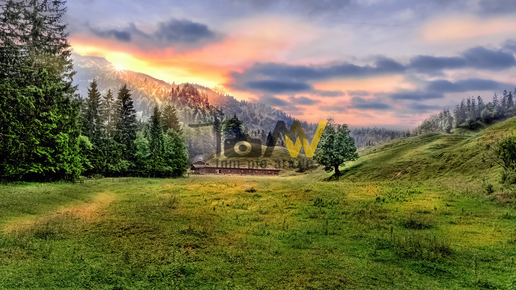 Idyllischer Sonnenaufgang an einer Alm--Tegernsee----Alpen | Dieses Bild zeigt eine idyllische Landschaft am Tegernsee. Es handelt sich um eine malerische Darstellung der bayerischen Voralpenregion. Die Szenerie fängt die natürliche Schönheit der Region ein, die für ihre Ausblicke und Stimmungen bekannt ist. Die Gegend ist ein beliebtes Ausflugs- und Urlaubsziel in Oberbayern.  - Realisiert mit Pictrs.com