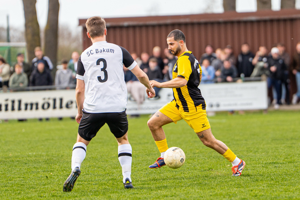 Fußball I Herren I Saison 2025-2026 I Kreisliga VEC I 22. Spieltag I SC SW Bakum - SV Falke Steinfeld I 23856 | jns.sportfotos - Realisiert mit Pictrs.com