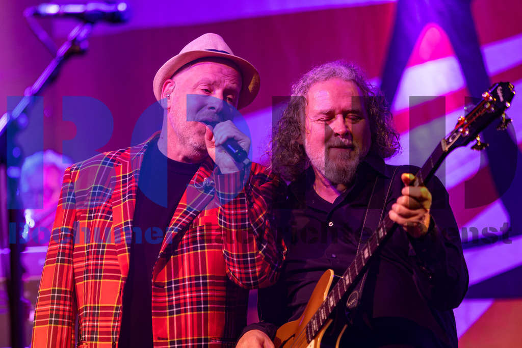 SES_GBAZEC20241227-60 | bond - Realisiert mit Pictrs.com