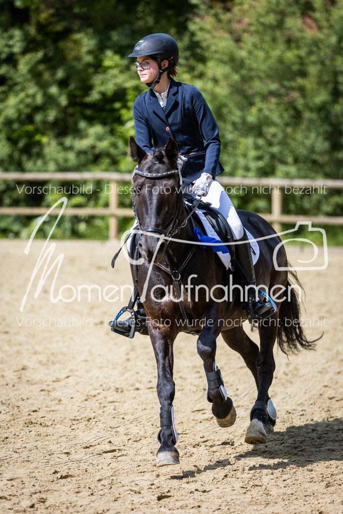 Donop24-SprRW-065 | MomenTaufnahmen Pferdesportfotos