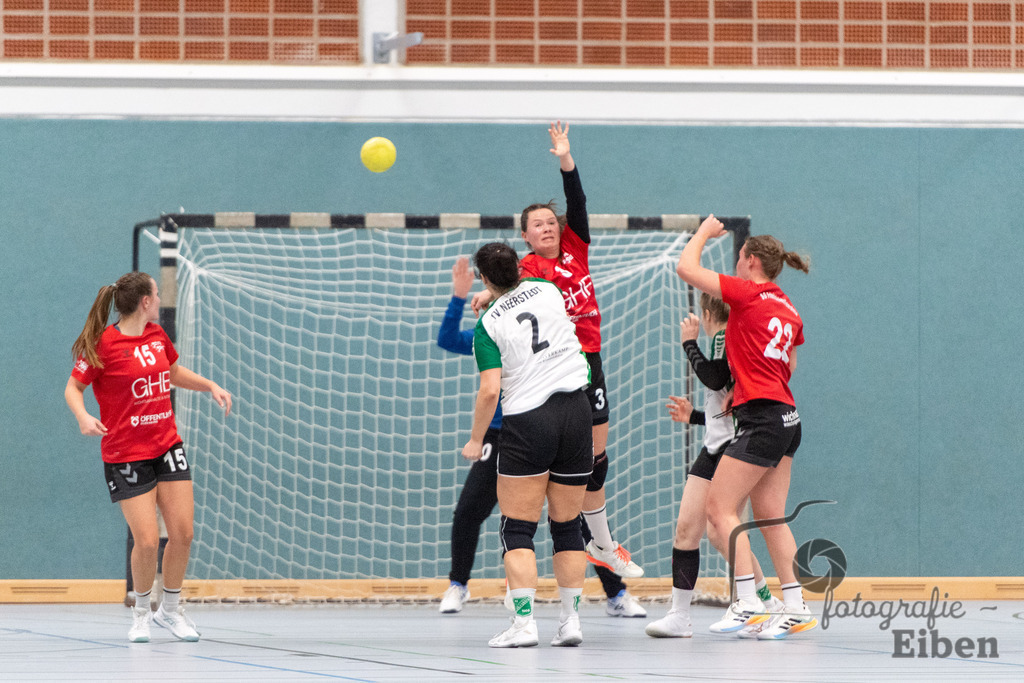 SG FriPe-TV Neerstedt | Oberliga Frauen; SG FriPe (rot)-TV Neerstedt (weiß) am 04.02.2023; in Petersfehn (Sporthalle Im Schulpacken), Photo: Philip Eiben 2023 - Realisiert mit Pictrs.com