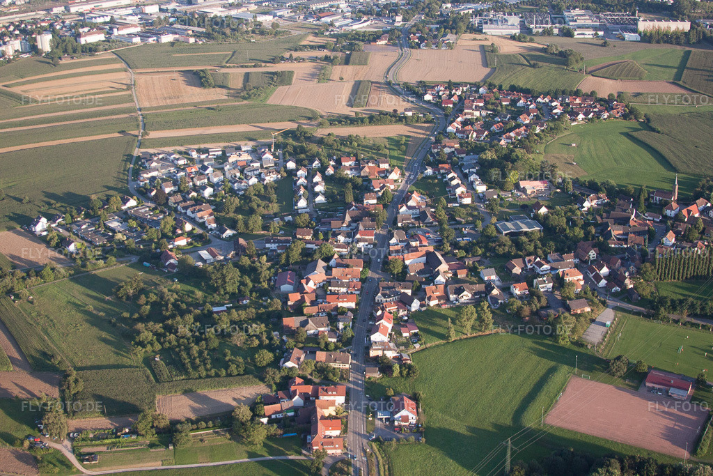 Luftbild: Dorfansicht im Ortsteil Bühl in Offenburg im Bundesland Baden-Württemberg in Deutschland. Foto: IMG_59310.jpg vom 15.08.2013 durch Werner Riehm/FLY-FOTO.de