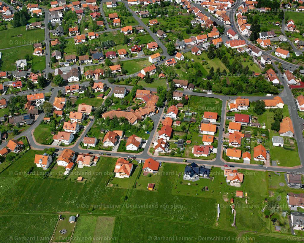2615411 | HERBSTEIN 09.06.2006 Wohngebiet einer Einfamilienhaus- Siedlung  in Herbstein im Bundesland Hessen, Deutschland // Single-family residential area of settlement  in Herbstein in the state Hesse, Germany Foto: Gerhard Launer