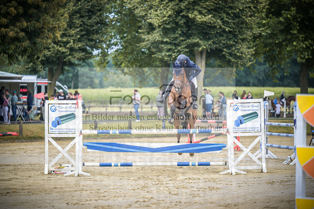 DOS_1765 | Entdecke hochwertige Reitturnierfotos von Foto Oger. Professionell, emotional und authentisch – jetzt Lieblingsmomente im Shop bestellen.Deutschlandweite Turnierfotografie. - Realisiert mit Pictrs.com