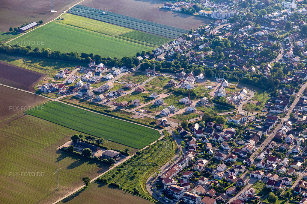 Luftbild: Neubaugebiet K2 von Westen in Kandel im Bundesland Rheinland-Pfalz in Deutschland. Foto: IMG_131506.jpg vom 18.05.2022 durch Werner Riehm/FLY-FOTO.de