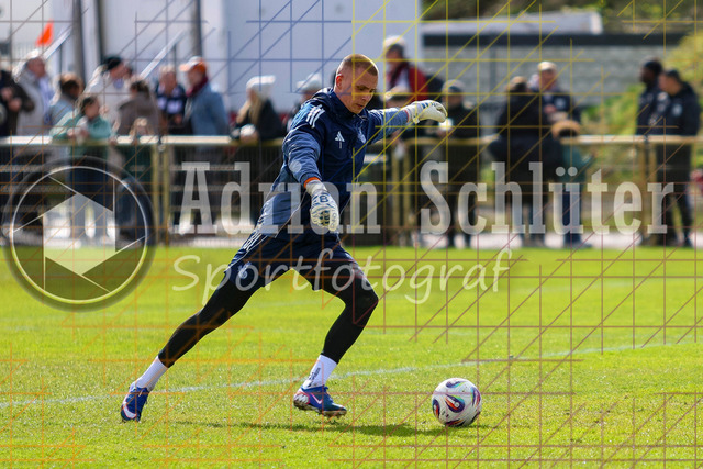 28.03.2026 GER, Fussball, Herren, Niederrhein Pokal Halbfinale, Saison 2025/2026, 1. FC Bocholt - MSV Duisburg | Maximilian Braune (MSV Duisburg) in Aktion am Ball, Einzelaktion 