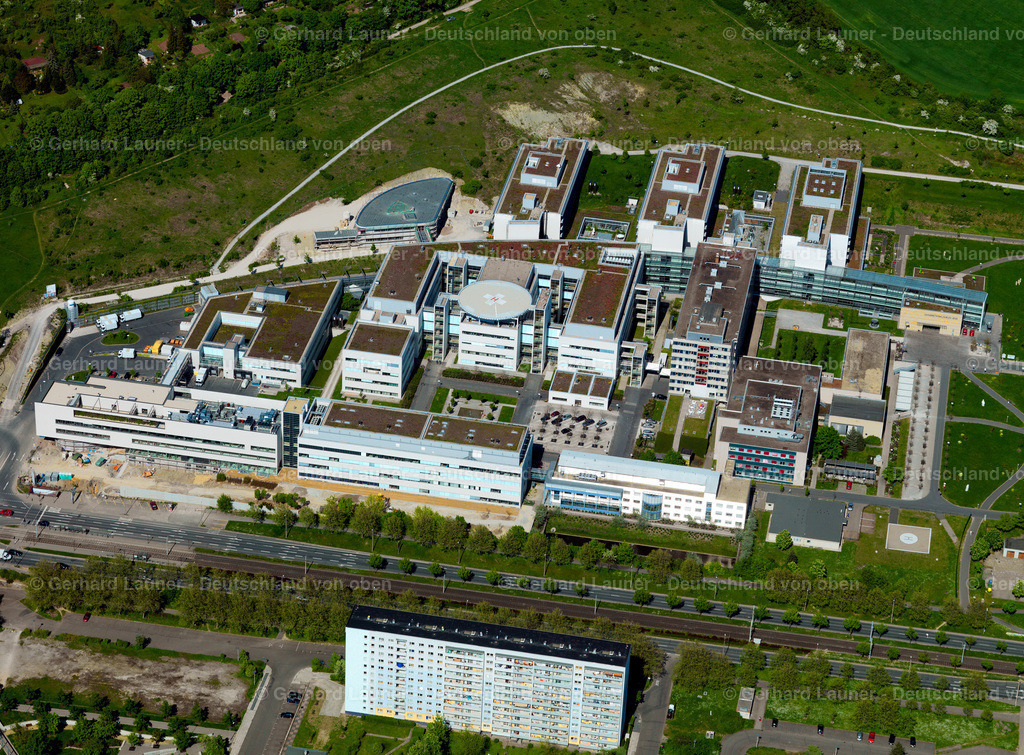 2865725 | Das Universitätsklinikum Jena (UKJ) ist ein Krankenhaus in Jena und der einzige Thüringer Standort der Hochschulmedizin. Das größte Klinikum im Freistaat Thüringen