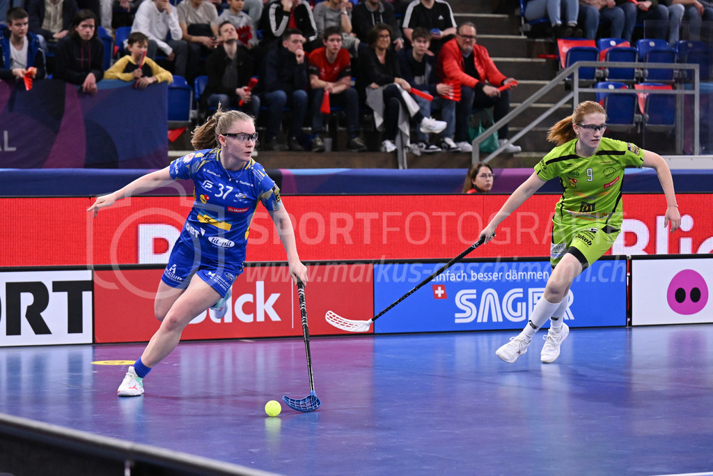 Kloten-Dietlikon Jets vs Skorpion Emmental Zollbrück - 15. April 2023 | Kloten-Dietlikon Jets vs Skorpion Emmental Zollbrück
Stimo Arena, Kloten
Linn Larsson (#37 Kloten-Dietlikon Jets) vor Corina Grundbacher (#9 Skorpion Emmental Zollbrueck).
Bild: Sportfotografie Markus Aeschimann | www.markus-aeschimann.ch - Realisiert mit Pictrs.com