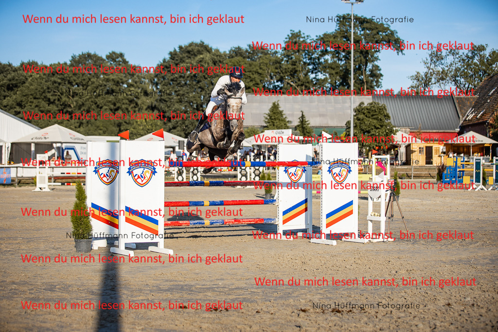 BK1A8873 | Turnierbilder Turnierfotos Nina Hüffmann Turnierfotografie Pferdefotografie Tierzeichnung Haustierzeichnung Pferdezeichnung Hundezeichnung Videograf  - Realisiert mit Pictrs.com