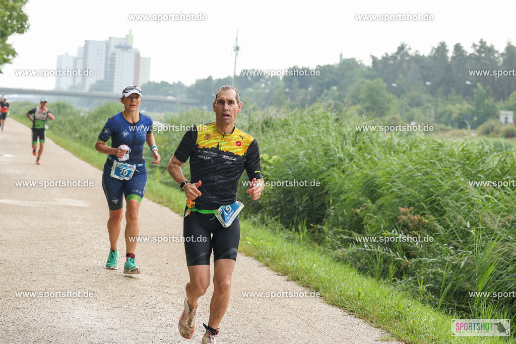 LUR_1510 | 34. M-net Erlanger Triathlon 2025 #erlangertriathlon  #mnettriathlon2025 #mnettriathlon #team #olympischedistanz #mitteldistanz #triathlon #maindonaukanal  #erlangertriathlon2025 #yourpictrs #tv1848 #tv1848erlangen  #triathlonbayern #sportinerlangen #demsportverbunden #sportshot_your_pictrs Copyright: www.sportshot.de