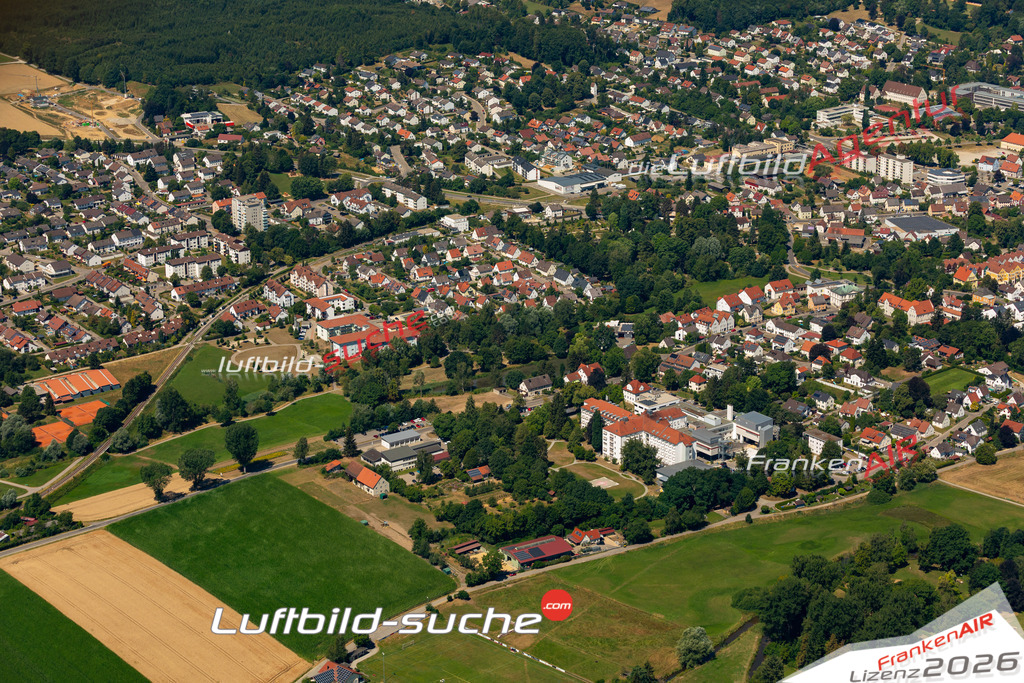 Das Luftbild der Stadt Krumbach wurde 2022 vom Flugzeug heraus erstellt (keine Drohnen-Aufnahmen) Aufnahmehöhe ca.450 Meter- hohe Bildauflösung und Druck-Qualität. Garantiert!