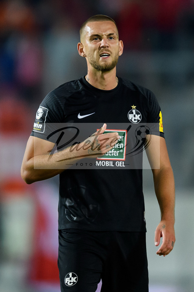 HFCFCK20210824_085 | Fussball, Herren: Rene Klingenburg (1. FC Kaiserslautern) enttaeuscht beim Spiel der 3. Liga zwischen Hallescher FC und 1. FC Kaiserslautern im Leuna-Chemie-Stadion am 24.08.2021 in Halle (Saale), Deutschland. - Realisiert mit Pictrs.com