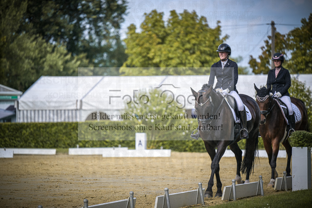 DOS_5260 | Entdecke hochwertige Reitturnierfotos von Foto Oger. Professionell, emotional und authentisch – jetzt Lieblingsmomente im Shop bestellen.Deutschlandweite Turnierfotografie. - Realisiert mit Pictrs.com