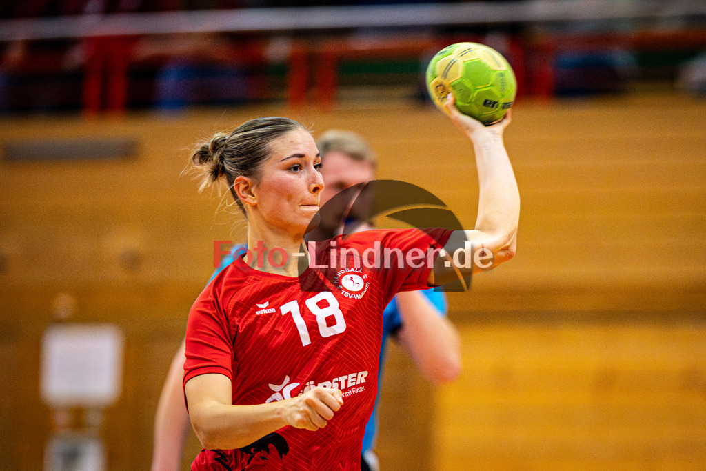 TSV Weiheim gegen SC Weßling | Habdball Bezirksoberliga Frauen 2025/26, TSV Weiheim gegen SC Weßling, 20251025,7m Wurf Aileen HÄUBER (TSV Weilheim 18),2025-10-25 in Weilheim (Jahnhalle)Aileen HÄUBER (TSV Weilheim 18)Copyright: WolfgangxLindner