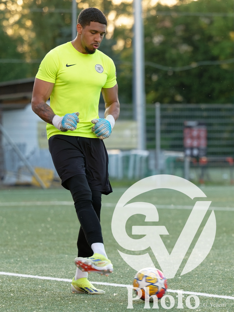 US Carouge II  v Viseu United  - 4eme ligue Groupe 3 | Geneva, Switzerland - May 20 : during the 4eme ligue Groupe 3  match between US Carouge II  and Viseu United  at Stade de la Fontenette  on May 20 , 2026 in Geneva, Switzerland.