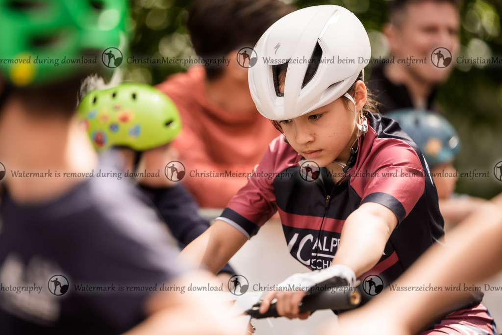 Eierlesen 2026 | Sie wurden bei einem Event oder Sportanlass fotografiert? Hier finden sie ihre Bilder! - Realisiert mit Pictrs.com