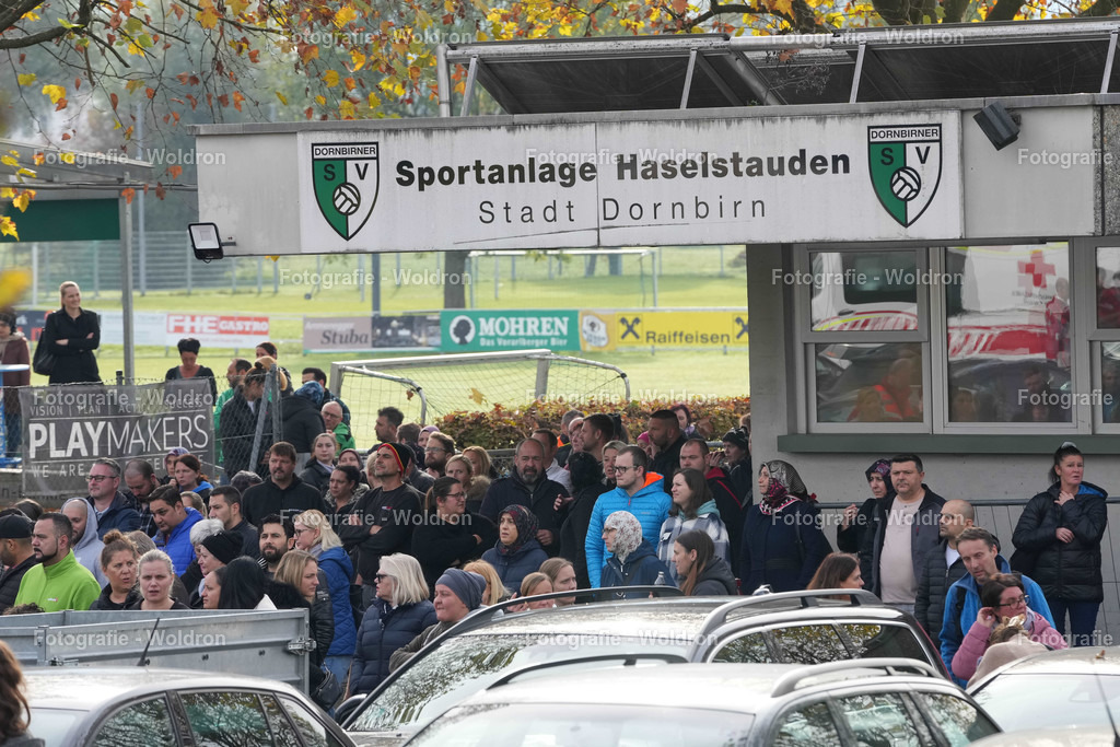 20221111 Amoklauf in Mittelschule Haselstauden | DORNBIRN, OESTERREICH - 11. NOVEMBER: Polizeieinsatz waehrend des Amoklaufs in der Mittelschule Haselstauden in Mittelschule Haselstauden on November 11, 2022 in Dornbirn, Austria.