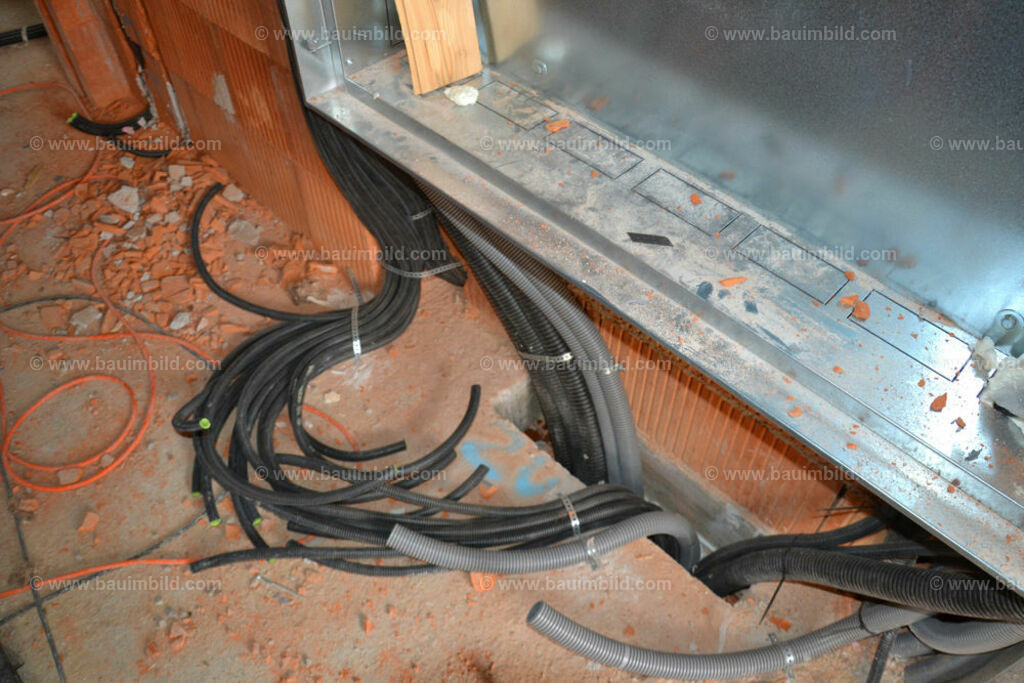 bib-lg17-elektroinstallation-0153 | Nach LV-Leistungsgruppen sortierte Detailfotos über den Bau eines Hauses. Alle Hausbau-Bilder direkt vom Urheber und Autor der Website Haus-Selber-Bauen.com