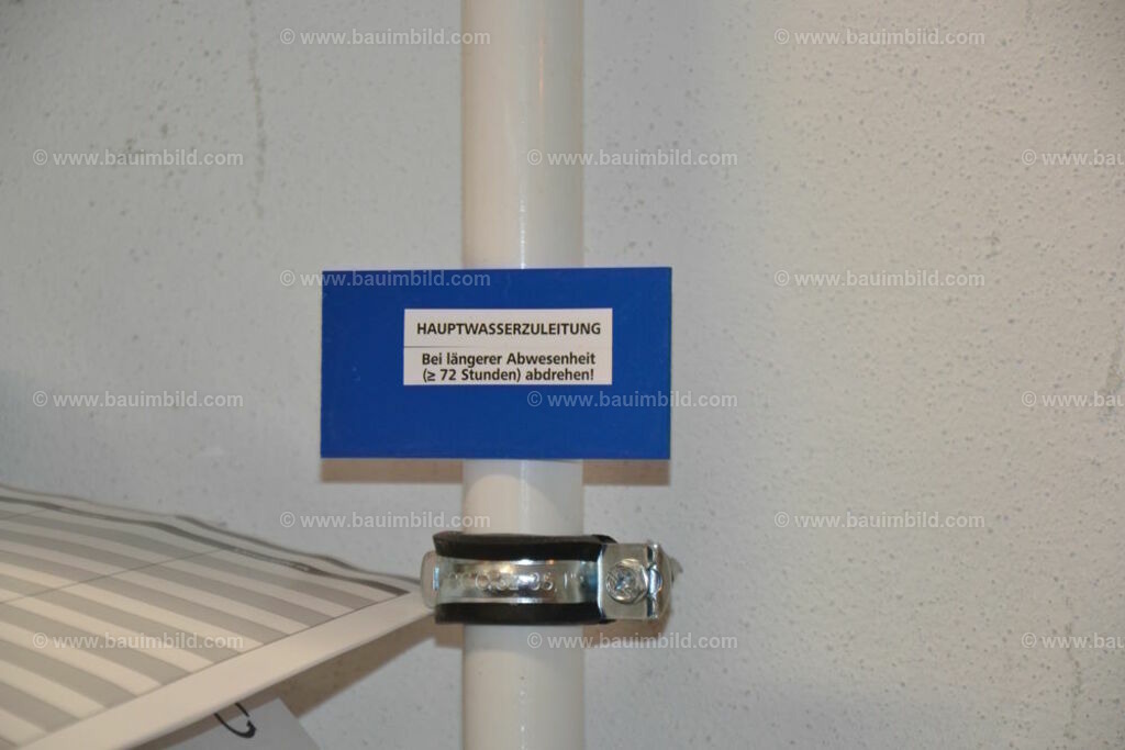 bib-lg15-sanitaer-0113 | Nach LV-Leistungsgruppen sortierte Detailfotos über den Bau eines Hauses. Alle Hausbau-Bilder direkt vom Urheber und Autor der Website Haus-Selber-Bauen.com