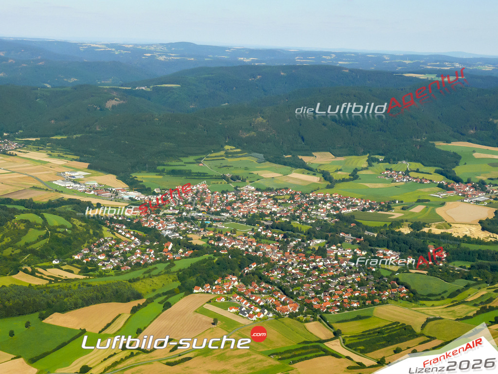 Die Luftaufnahme Unterrodach - Marktrodach wurde vom UL-Flugzeug (keine Drohne) aus fotografiert.Hohe Druck- Auflösung-die Geschenkidee!