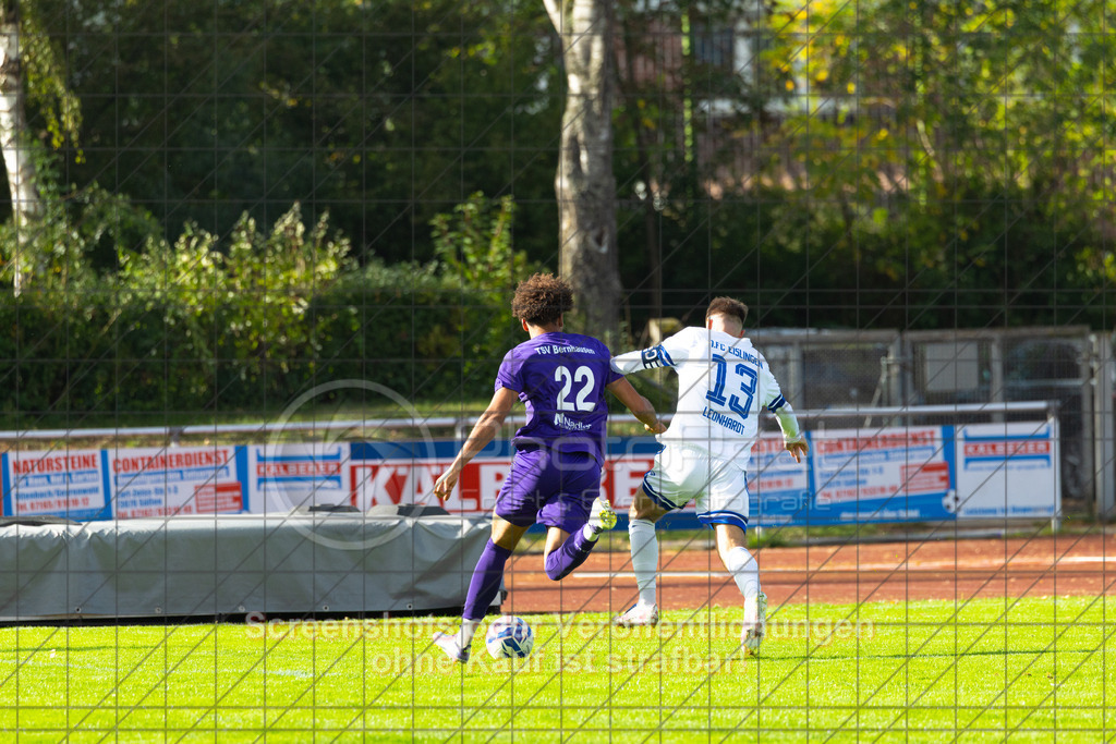20261010_153350_0229_(c)_by_PhotoPeet | #,1.FC Eislingen (weiß) vs. TSV Bernhausen (lila), Fussball, Landesliga 2 - wfv, 11. Spieltag, Saison 2026/2027, Rasenplatz, Eichbachstation, Haldenstraße, 73054 Eislingen, 10.10.2026 - 15:30 Uhr,Foto: PhotoPeet / Sport- &amp; Eventfotografie / Peter Harich