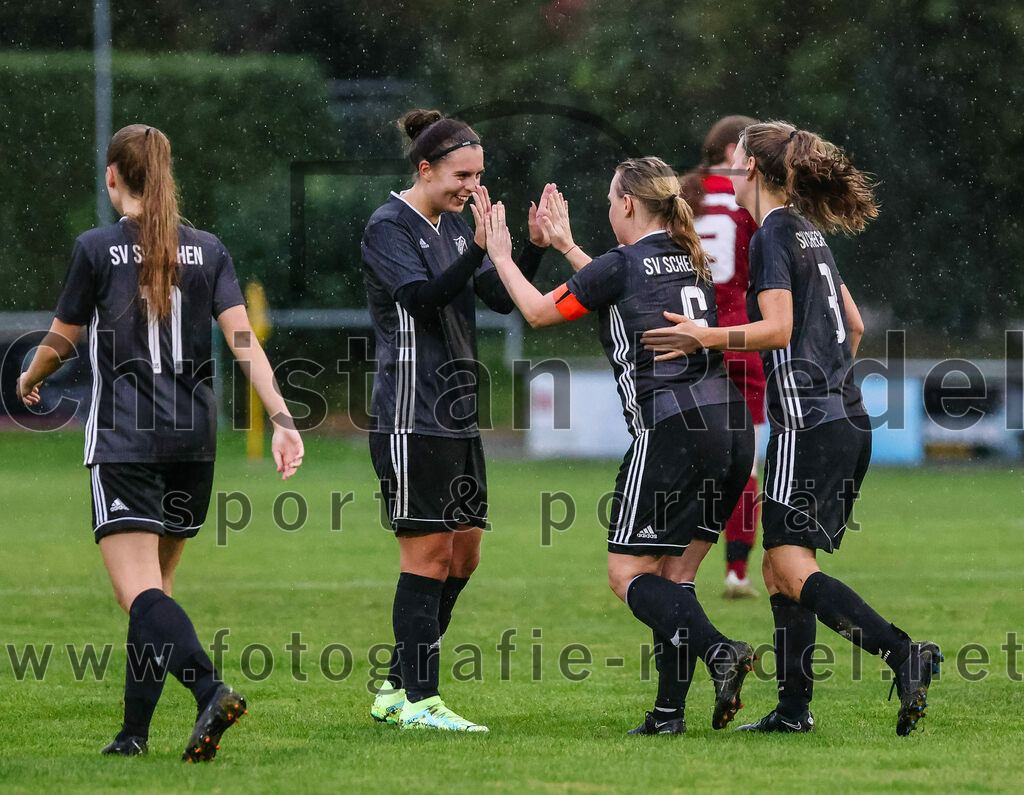 2023-10-14_095_FC_Schwaig_gegen_SV_Schechen | Oberding, Deutschland, 14.10.2023:
Fußball, Bezirksliga 2023 / 2024, 6. Spieltag, FC Schwaig gegen SV Schechen, Endergebnis: 4:3

Jubel nach dem 1:1 durch Julia Marth (SV Schechen, #6)
Elisa Friedrich (SV Schechen, #11), Michaela Heinzlmeier-Meissl (SV Schechen, #15), Julia Marth (SV Schechen, #6), Katharina Rachor (SV Schechen, #3)

Foto: Christian Riedel / fotografie-riedel.net