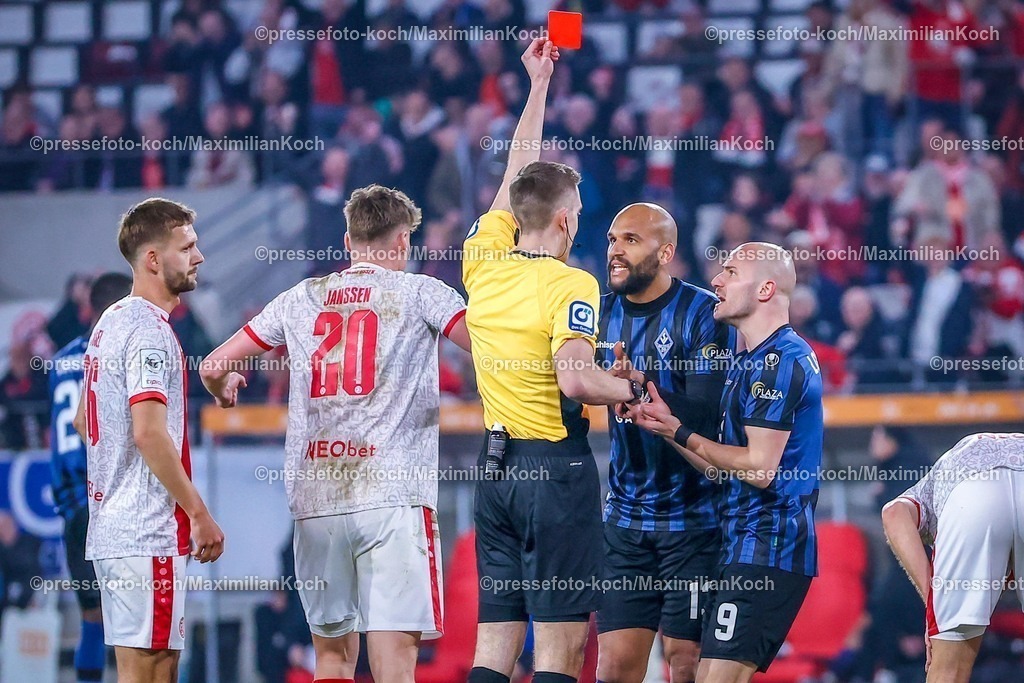 RWE04032601101 | 2026.03.04, Fußball, 3.Liga Herren, Rot-Weiss Essen -  SV Waldhof Mannheim, Stadion Hafenstraße, 27.Spieltag, Saison 2025 / 2026: Rote Karte für Terrence Boyd (Waldhof Mannheim #13) nach Foulspiel an Jannik Hofmann&nbsp;(Rot-Weiss Essen #37)  DFB regulations prohibit any use of photographs as image sequences and or quasi-video.