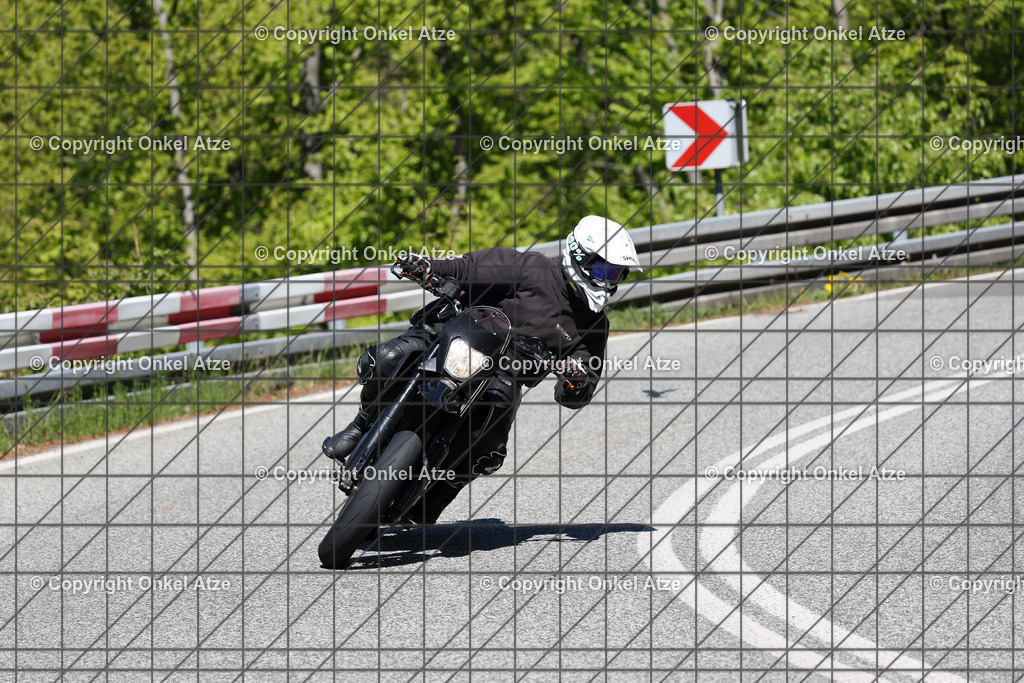 IMG_9691 | Fotograf am Kyffhäuser. Onkel Atze. Kyffhäuser Rennstrecke. Café36. Motorsportfotografie. - Realisiert mit Pictrs.com