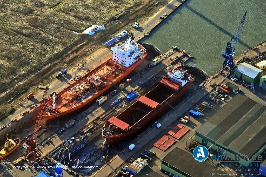 HDR - Husumer Dock und Reparatur GmbH & Co. KG | Entdecken Sie atemberaubende Luftbilder und Fotografien auf airwatch.de - Tauchen Sie ein in eine Welt voller faszinierender Aufnahmen aus der Vogelperspektive.