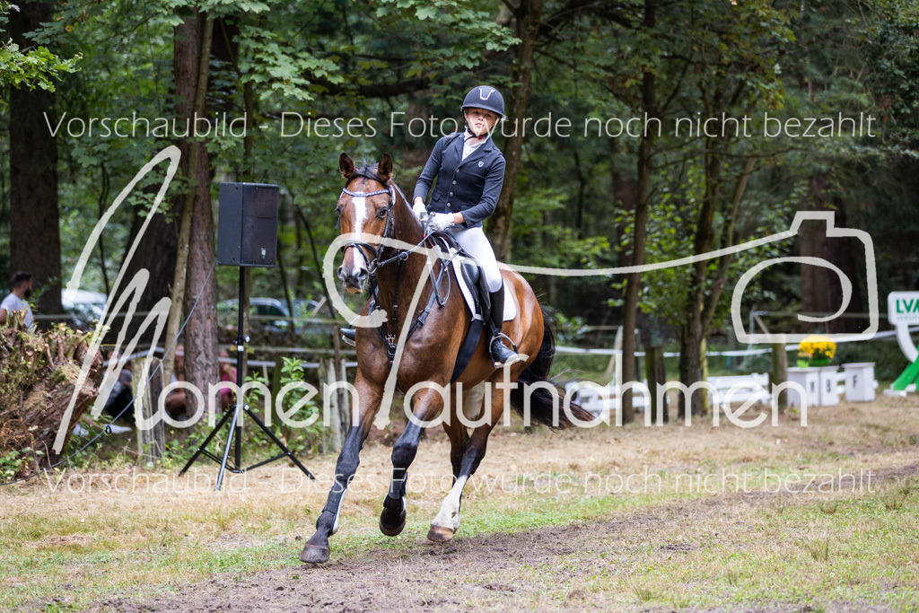 HB-Springreiter-035 | MomenTaufnahmen Pferdesportfotos