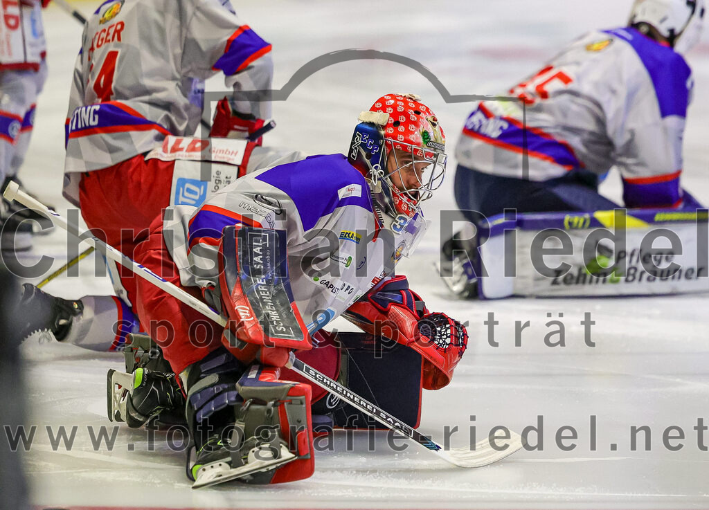 2025-11-30_013_TSV_Erding_gegen_EC_Peiting | Erding, Deutschland, 30.11.2025:Eishockey, Oberliga Süd 2025 / 2026, 22. Spieltag, TSV Erding gegen EC Peiting, Endergebnis: 5:1Torwart Andreas Magg (EC Peiting, #32)Foto: Christian Riedel / fotografie-riedel.net
