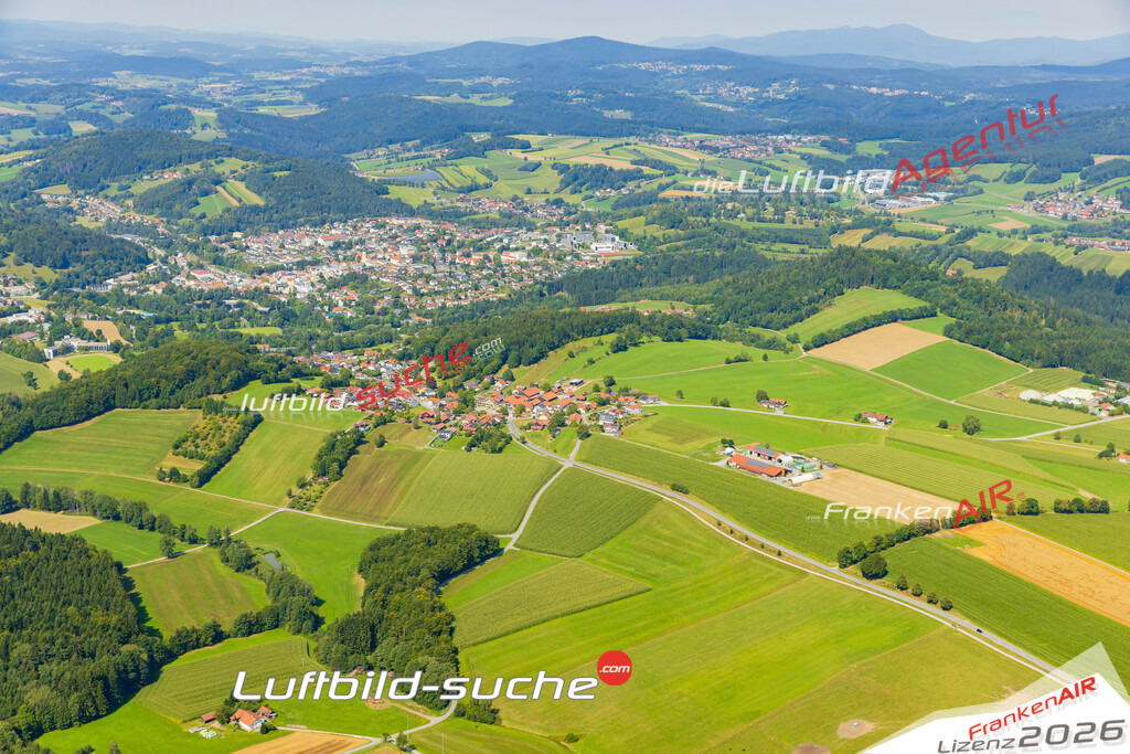 Geschenkidee Lichteneck bei Grafenau -Die Luftbildaufnahme wurde 2025 vom UL-Flugzeug heraus erstellt ( keine Drohne ) - Hochauflösende Luftaufnahme -Nicht vergleichbar mit Google Maps oder Satelittenbilder- Die Geschenkidee !Mit Lizenz und Bildrechte bestellbar