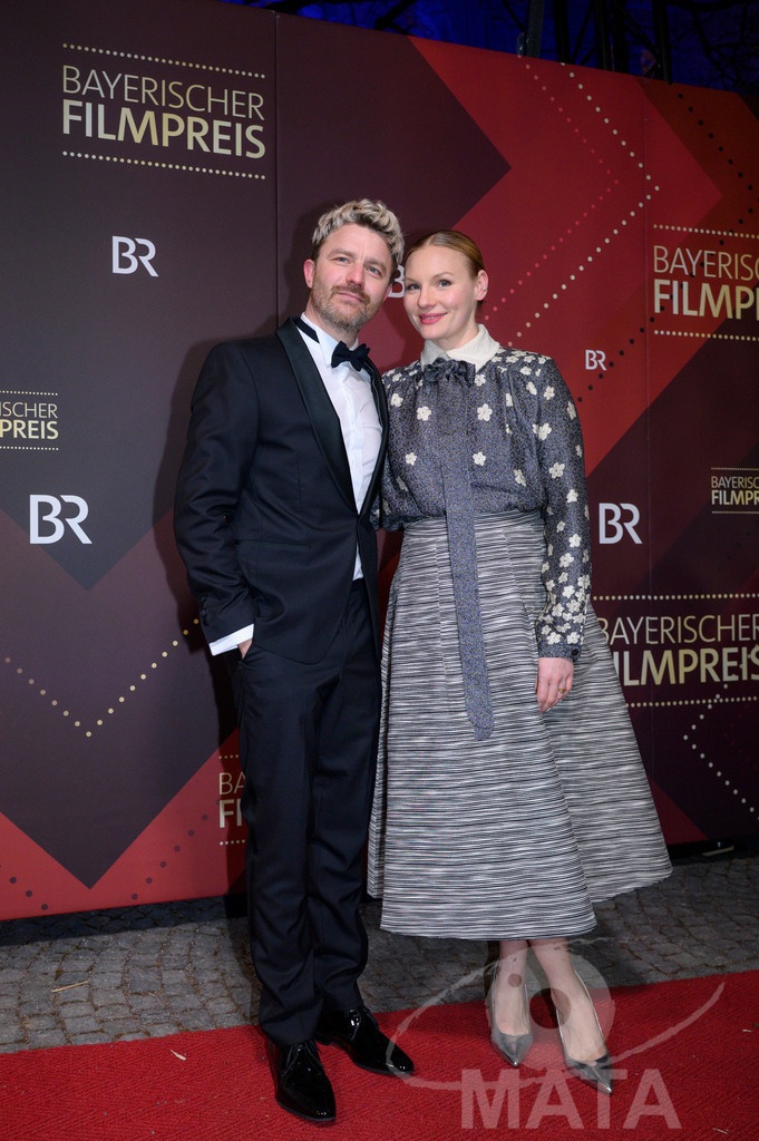 _DWI5367 | Friedrich Mücke und Rosalie Thomass bei der Verleihung des 47. Bayerischen Filmpreises 2026  im Prinzregententheater. München, Deutschland. Der Bayerische Filmpreis wird seit 1979 von der Bayerischen Staatsregierung verliehen, um die Bedeutung des Kinofilms als Kulturgut herauszustellen - Realisiert mit Pictrs.com