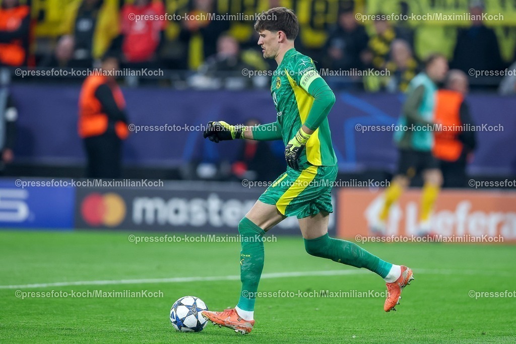 UCL01102501177 | 01.10.2025, Fußball, UEFA Champions League, Borussia Dortmund - Athletic Club Bilbao, BVB Stadion, 2. Spieltag, Saison 2025 2026: Torwart Gregor Kobel (BVB #01)  Regulations prohibit any use of photographs as image sequences and or quasi-video.