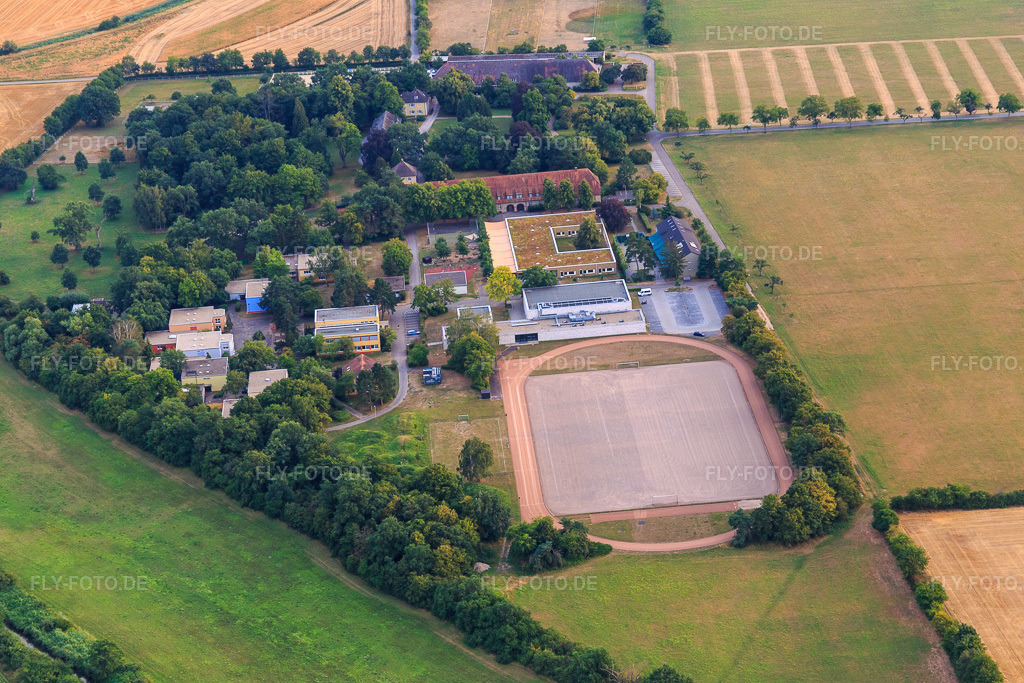 Luftbild: Jugendeinrichtung Schloss Stutensee im Ortsteil Staffort in Stutensee im Bundesland Baden-Württemberg in Deutschland. – Foto: IMG_109097.jpg vom 19.07.2018 durch Werner Riehm/FLY-FOTO.de – Auflösung des Originals: 5472 x 3648 px – Jugendeinrichtung Schloss Stutensee | aktive Kinder- und Jugendhilfe - Landkreis Karlsruhe