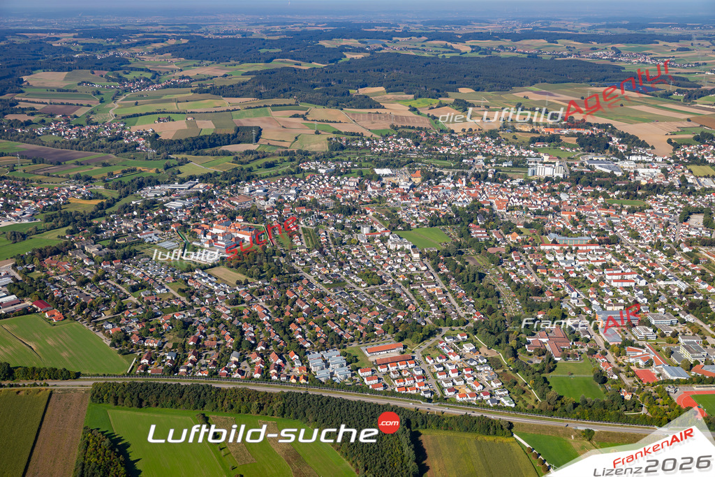 Das Luftbild der Stadt Aichach wurde 2021 vom Flugzeug heraus erstellt (keine Drohne) Aufnahmehöhe ca.450 Meter- hohe Bildauflösung und Druck-Qualität garantiert!